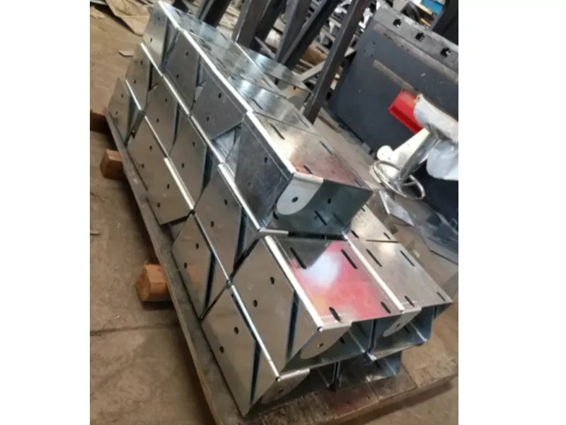 Fabrication de supports métalliques de pièces découpées au laser