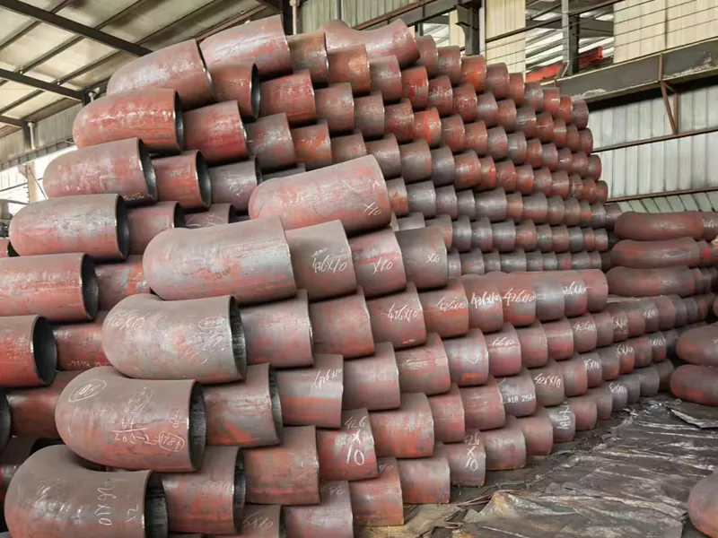 Coude en acier au carbone